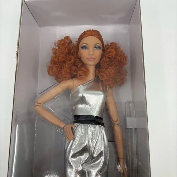 Barbie Signature Looks – Redhead Curly Hair – New (Box Damaged) - Picture 5 of 5